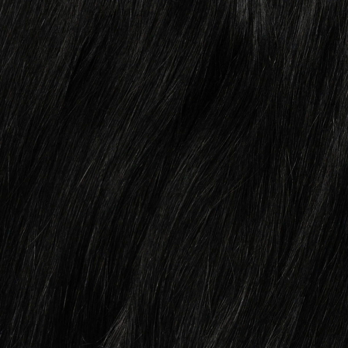 Invisible Long Tape-in Hair Extensions - Jet Black #1 – close-up haarkleur en haarstructuur