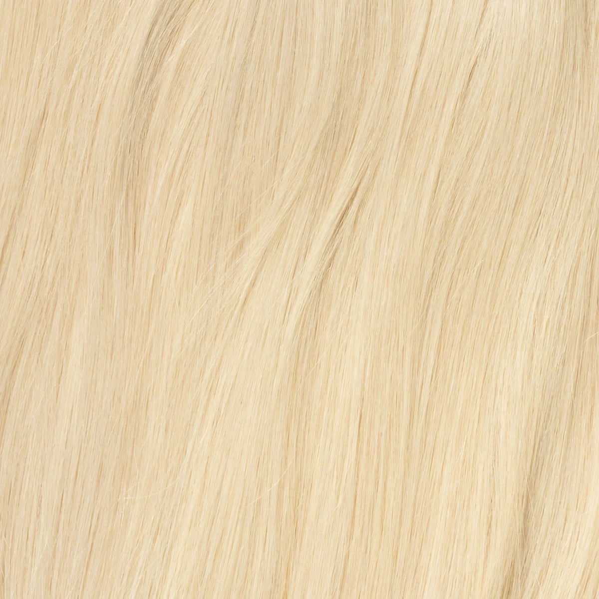 Invisible Long Tape-in Hair Extensions - Bleach Blonde #613 – close-up haarkleur en haarstructuur